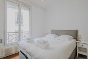 Apartment | 1 bedroom, iron/ironing board, bed sheets - Apartment in Montmartre With 1 Room (Paris)