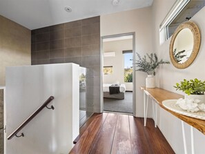 5 habitaciones, tabla de planchar con plancha y wifi gratis