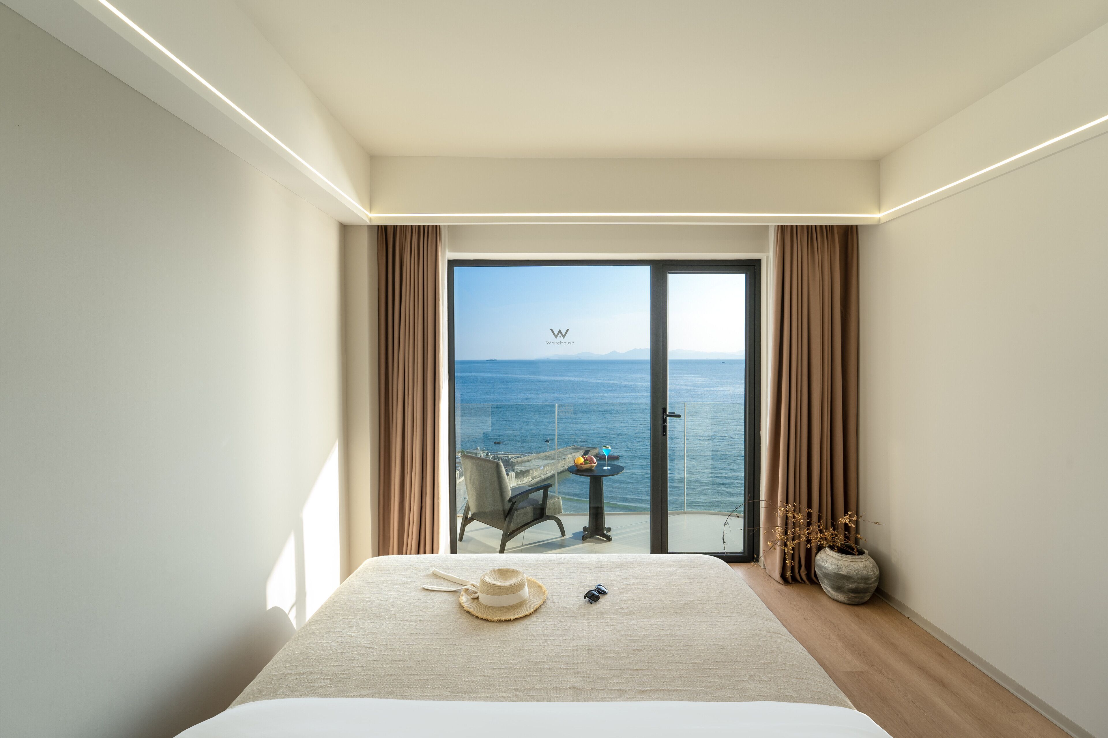 Classic Double Room, Ocean View | Soundproofing, free wired Internet