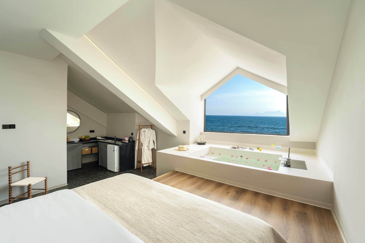 Classic Double Room, Private Bathroom, Ocean View