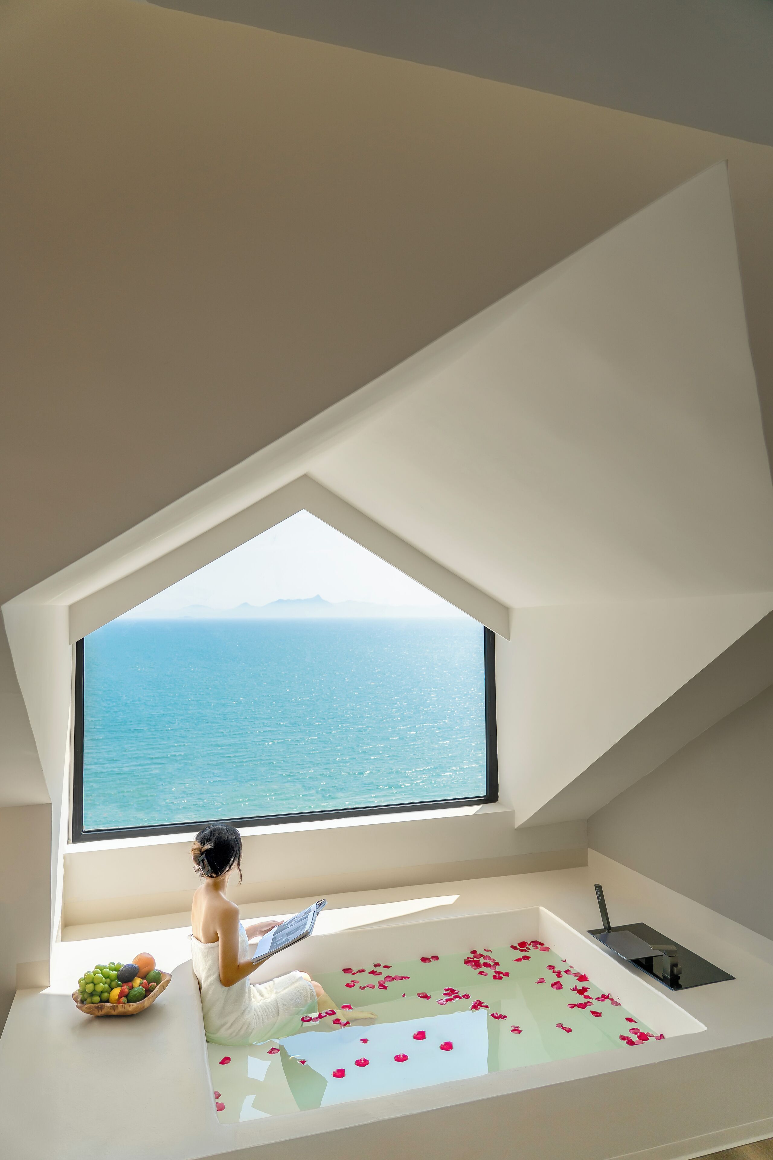 Classic Double Room, Private Bathroom, Ocean View | Bathroom | Shower, hair dryer, slippers, towels