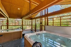 Indoor spa tub