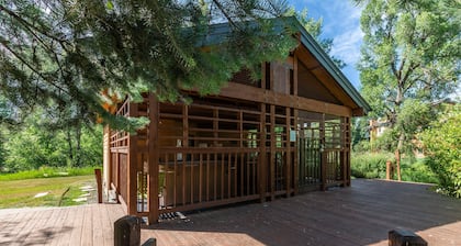Walk to Dining & Shopping | W&D| Comm Hot Tubs | Free Bus Line