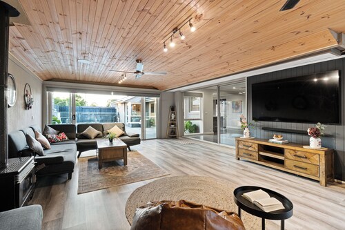 Resort Experience: Pool, BBQ, Games with lots of space and fun in Pakenham