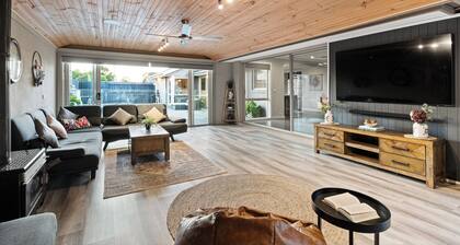 Resort Experience: Pool, BBQ, Games with lots of space and fun in Pakenham