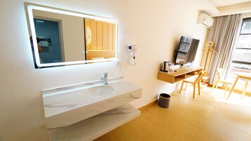 Comfort Double Room, City View | Blackout drapes, free WiFi, bed sheets