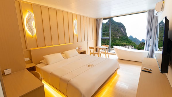 Cortinas blackout, wifi gratis y ropa de cama