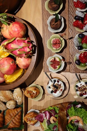 Daily local cuisine breakfast for a fee - Shanxun Snow Mountain Villa Hotel (Guilin)