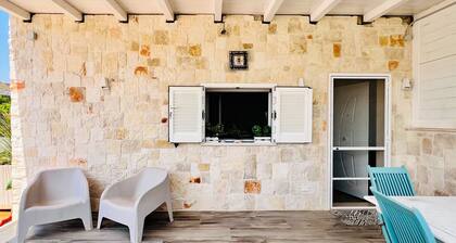 Villetta Apani Pool - The Fab Stay