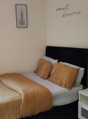 1 bedroom, iron/ironing board, WiFi, bed sheets
