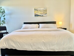 3 bedrooms, desk, iron/ironing board, WiFi