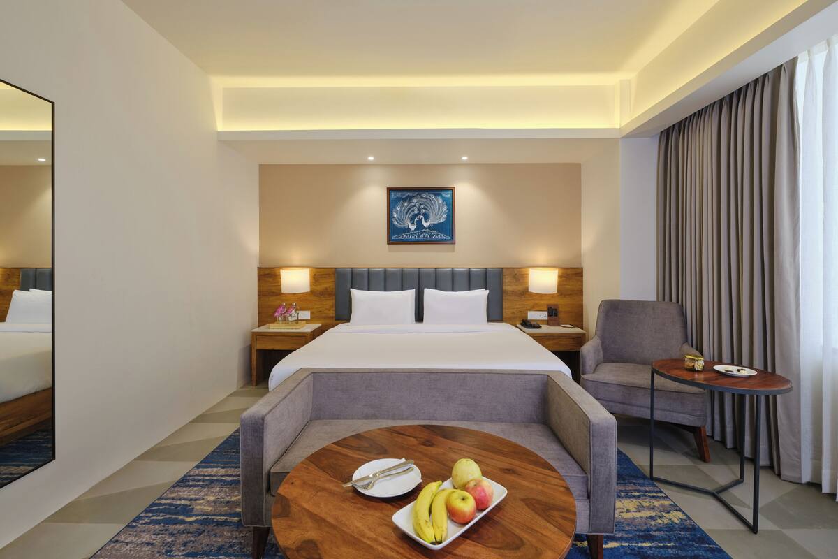 Phòng đôi Club | Bộ đồ giường cao cấp, minibar, bàn 