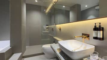 Flute Suite | Bathroom | Free toiletries, hair dryer, slippers, towels