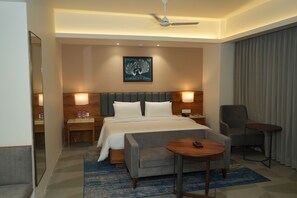 Flute Suite | Hochwertige Bettwaren, Minibar, Schreibtisch