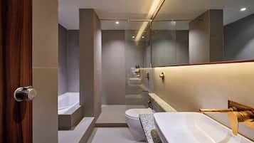 Flute Suite | Bathroom | Towels, soap, shampoo