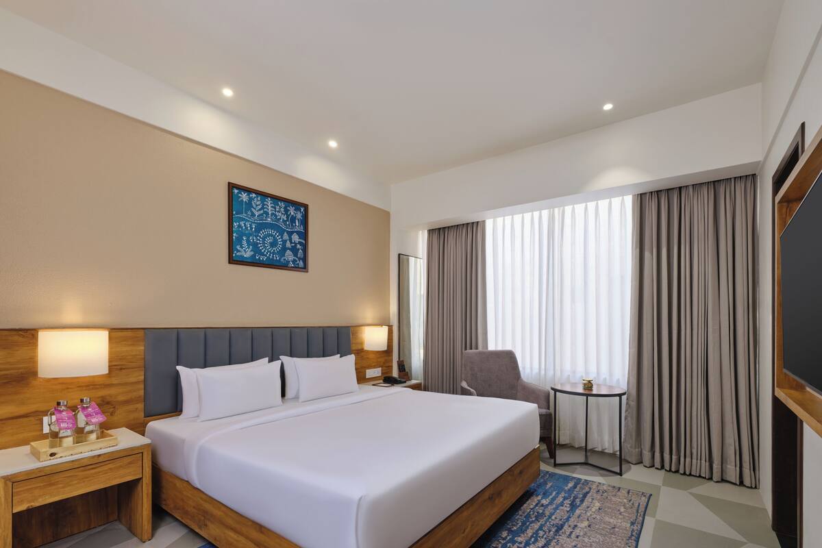 Phòng đôi Deluxe | Bộ đồ giường cao cấp, minibar, bàn 