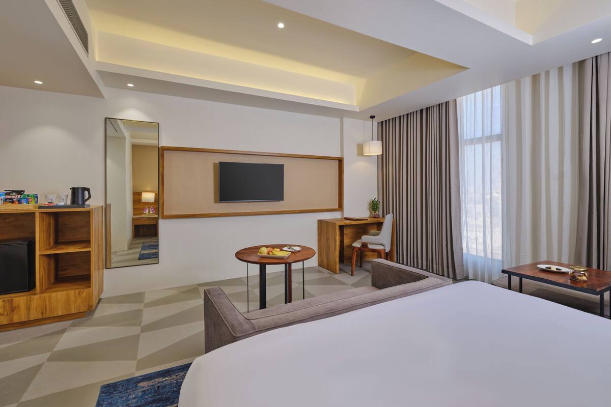 Flute Suite | Bộ đồ giường cao cấp, minibar, bàn 