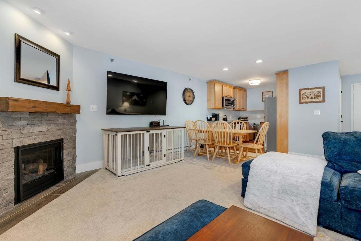 Smart TV, fireplace