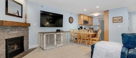 Smart TV, fireplace
