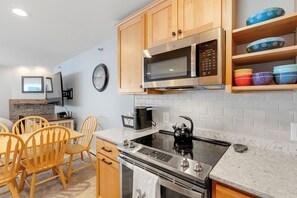 Fridge, oven, stovetop, dishwasher