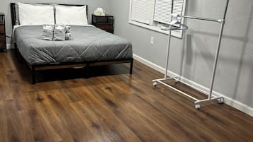 3 bedrooms, in-room safe, desk, iron/ironing board