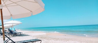 Island Escape • Walk to Beach • Heated Pool & Spa • Putting Green •LuxuryRetreat