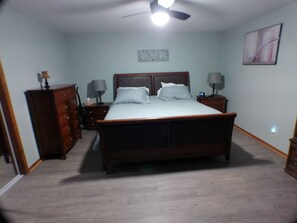 3 chambres, fer et planche à repasser, Wi-Fi, draps fournis