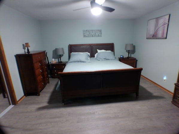 3 bedrooms, iron/ironing board, WiFi, bed sheets