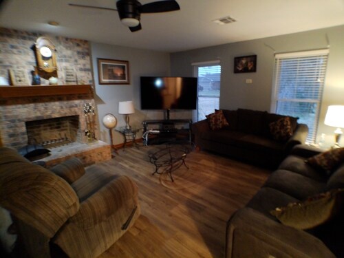 Charming 3-bedroom house with WiFi , AC and Jacuzzi in Ponca City