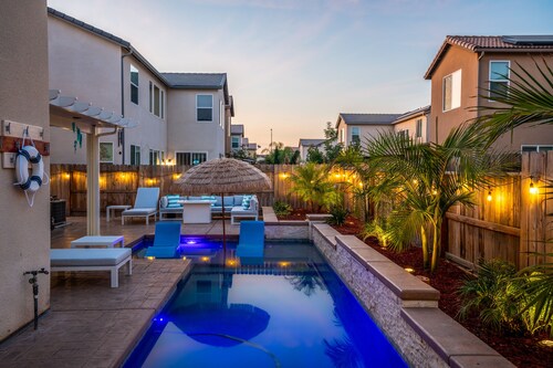 CANCUN RESORT STYLE HOME/POOL/ AMBIENT LIGHTING