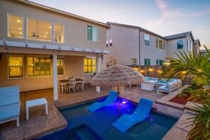 Terrace/patio - CANCUN RESORT STYLE HOME/POOL/ AMBIENT LIGHTING (Fresno)
