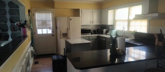 Charming house w/WiFi and AC in tranquil Wilson,walking distance to brewmasters