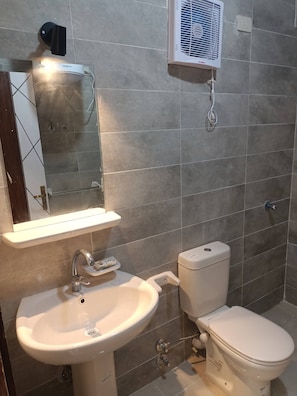 Appartement, 1 chambre, fumeurs, vue piscine | Salle de bain