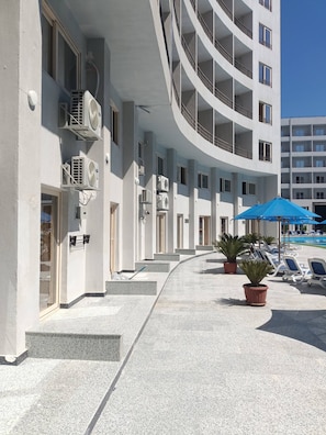 Appartement, 1 chambre, fumeurs, vue piscine | Extérieur