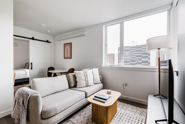 Fernseher, Stereoanlage