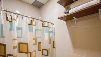 Toallas, jabón, papel de baño