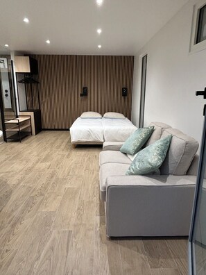 1 bedroom, travel cot, free WiFi, bed sheets