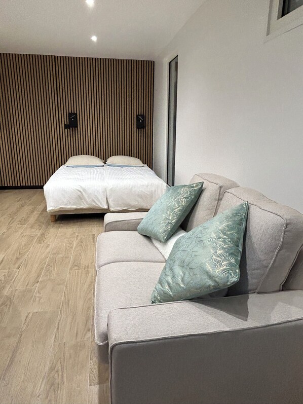 1 Schlafzimmer, Reisekinderbett, kostenloses WLAN, Bettwäsche