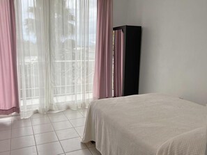 1 bedroom, desk, iron/ironing board, WiFi