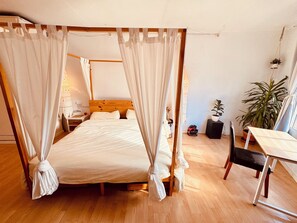 5 bedrooms, WiFi, bed sheets