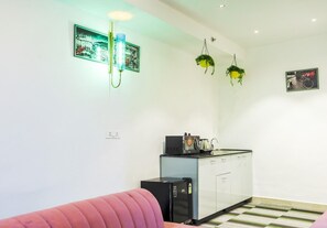 Deluxe Studio Suite, 1 King Bed, City View - Nimantrana (Noida)