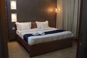 Room - Nimantrana (Noida)