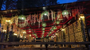 供應早餐、午餐、晚餐；印度菜；園景