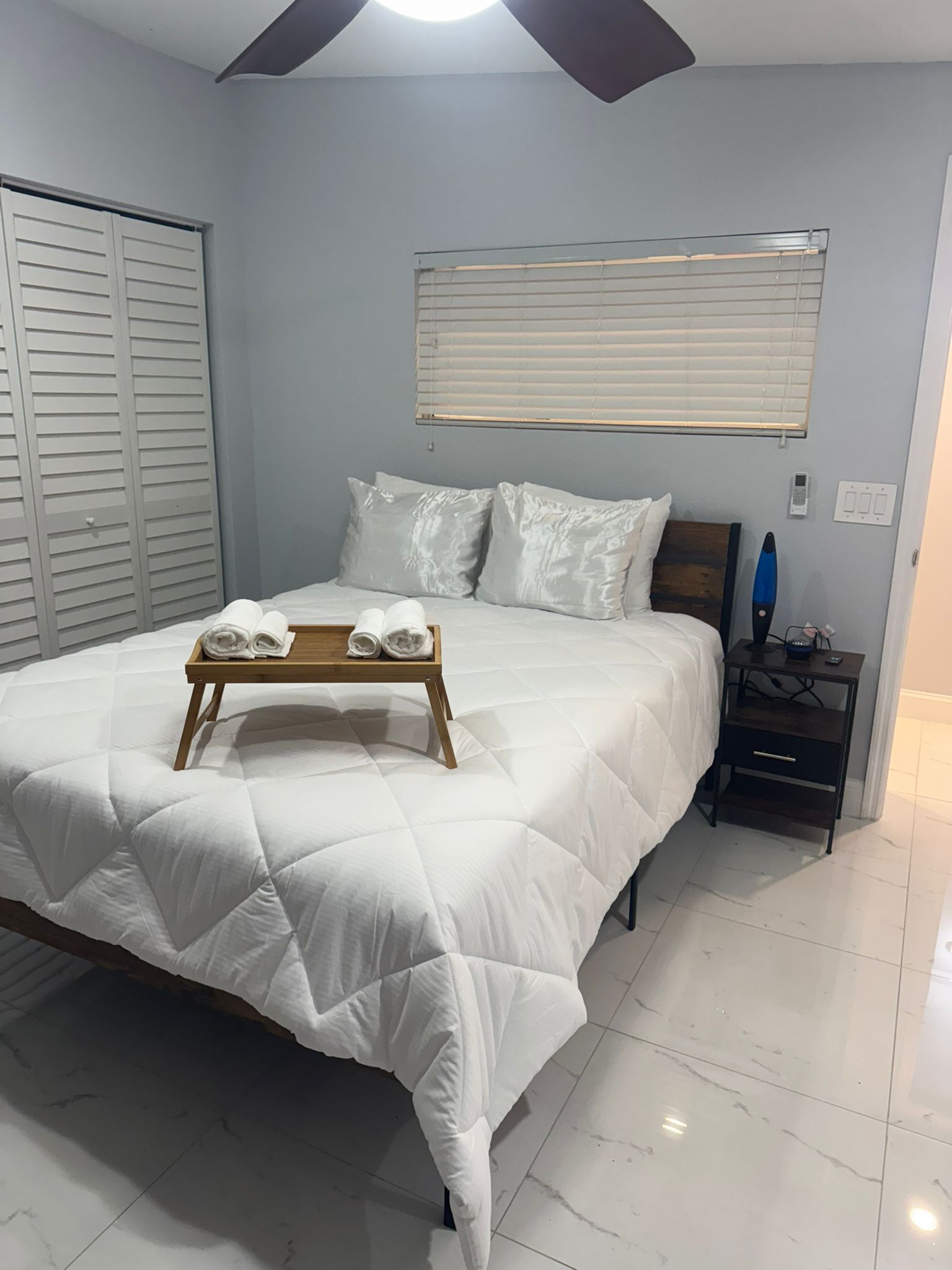 1 Schlafzimmer, Schreibtisch, Bügeleisen/Bügelbrett, Reisekinderbett