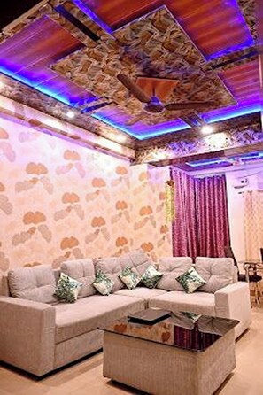 Escritorio, camas plegables/adicionales, wifi gratis y ropa de cama