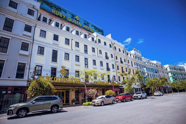 Ruby Queen Hotel - Hạ Long