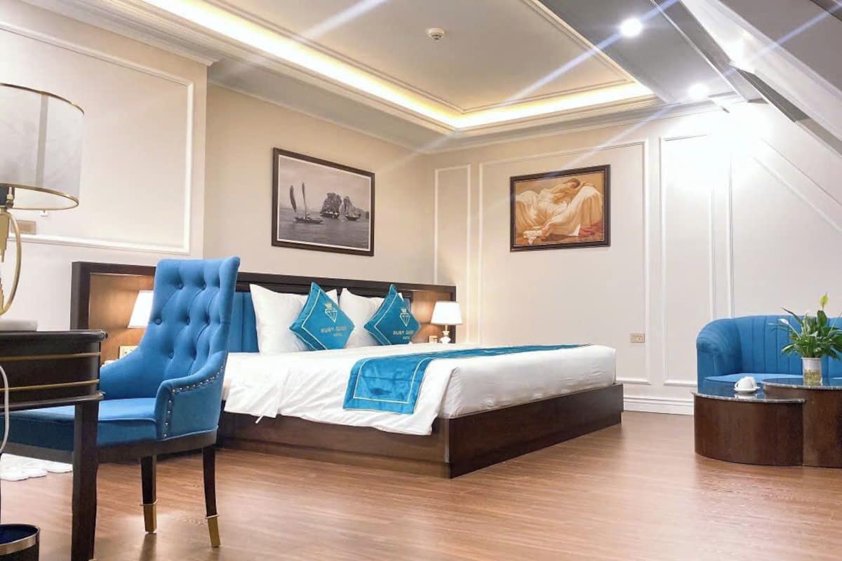 Doppia Luxury, vista città | Minibar, con stile personalizzato, una scrivania, postazione laptop