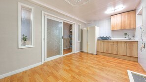 1 bedroom, free WiFi - Taean Vintage House Pet-friendly Pension (Taean)