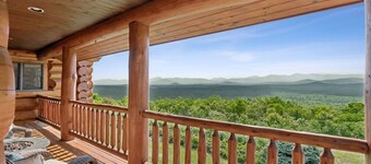 Breathtaking Mountain Getaway - Skiing & Hot Tub