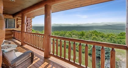 Breathtaking Mountain Getaway - Skiing & Hot Tub